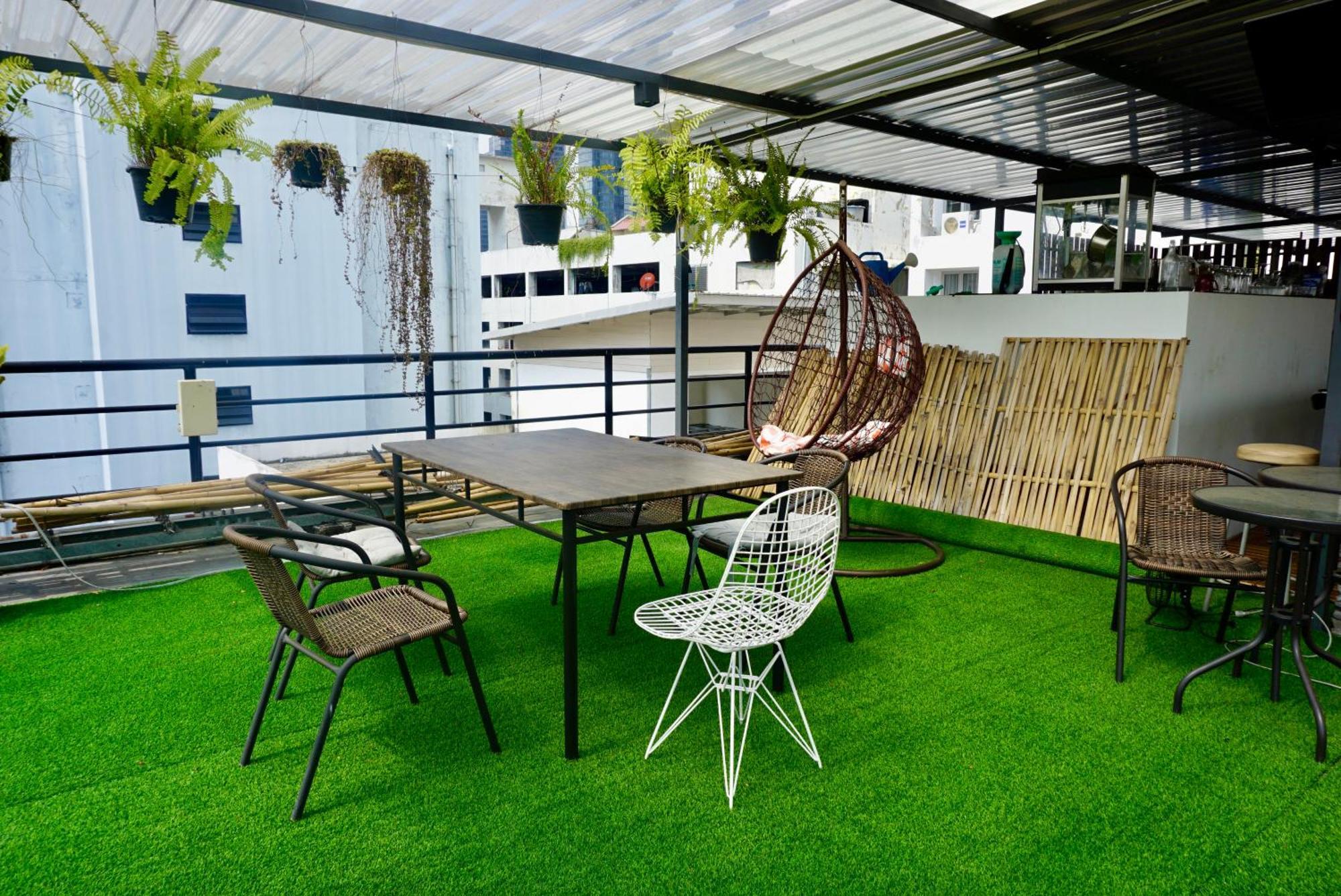Hip And Funky Apartment Silom Soi 3, With Rooftop View بانكوك المظهر الخارجي الصورة
